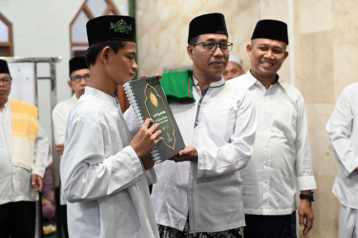 Kemenag Kebumen Peduli Disabilitas Berikan Al Quran Braille Untuk