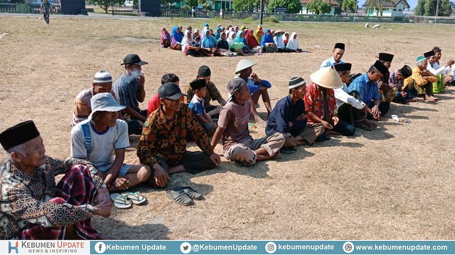 Ratusan Petani Setrojenar Gelar Doa Bersama, Ada Apa?