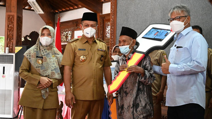 Rotary Club Serahkan Hasil Bedah Lima Rumah Di Kebumen - Kebumen Update