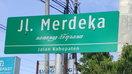 Tiga Pemuda di Jalan Merdeka