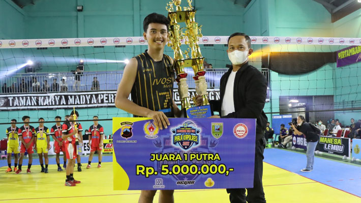 Ivos dan Voppick Kampium di  Kejurkab Bola Voli Antar Klub Kebumen