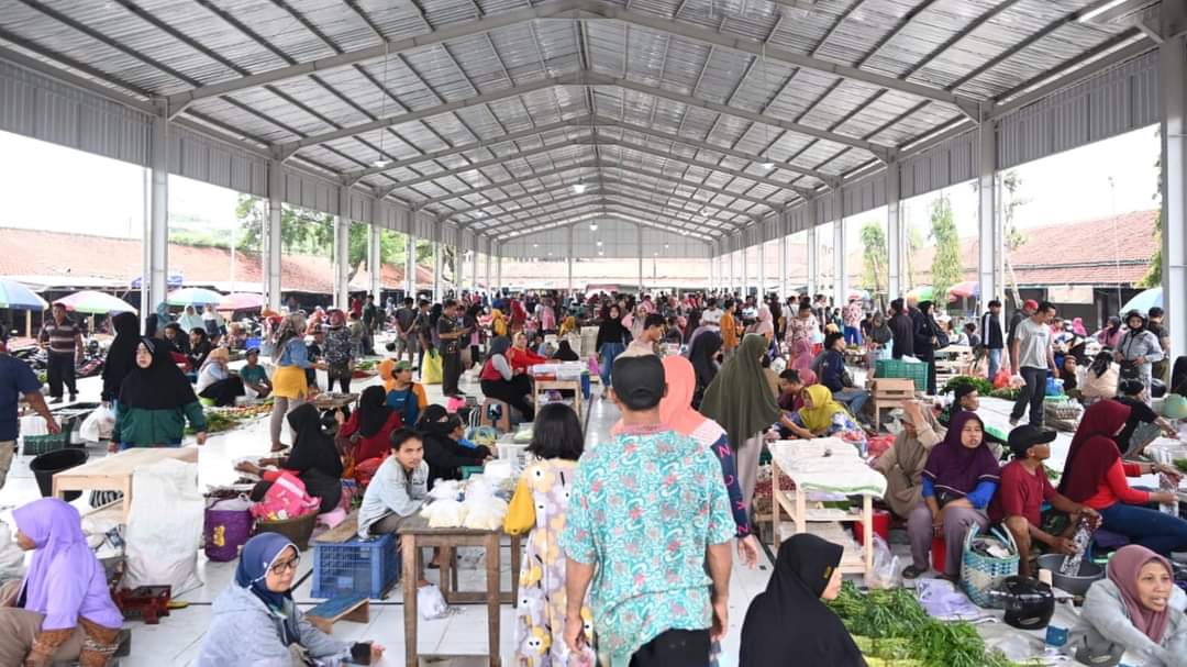 Pedagang Pasar Pagi Mulai Berjualan Di Tempat Baru