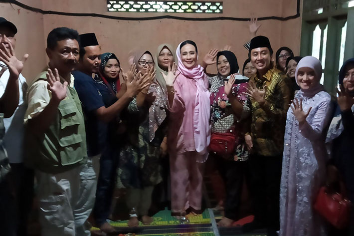 Hadiri Mujahadah di Desa Tanjungsari, Amelia Anggraini Disambut Antusias Warga