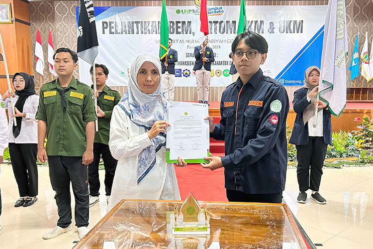 Rektor Unimugo Resmi Lantik 17 Organisasi Mahasiswa