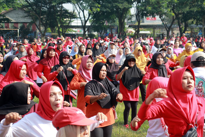 Ribuan Warga Ramaikan Senam Massal dan Lomba Senam Barista di Lapangan Manunggal Gombong