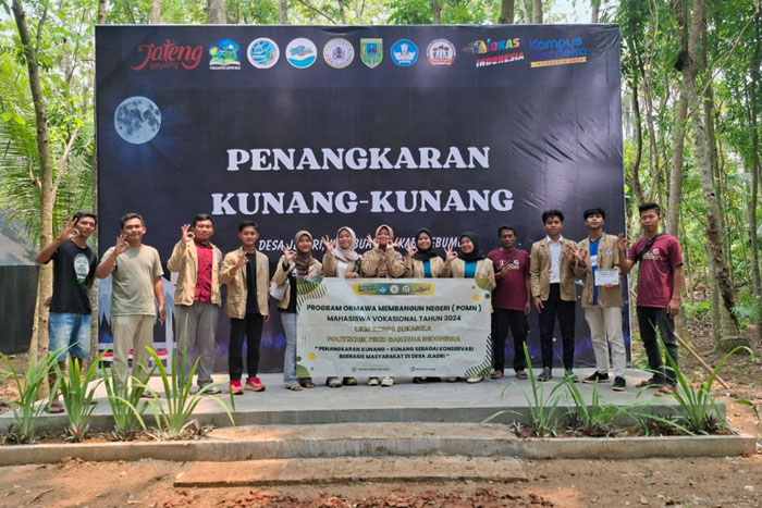 Mahasiswa Politeknik Piksi Ganesha Indonesia Bantu Kembangkan Penangkaran Kunang-kunang di Desa Jladri