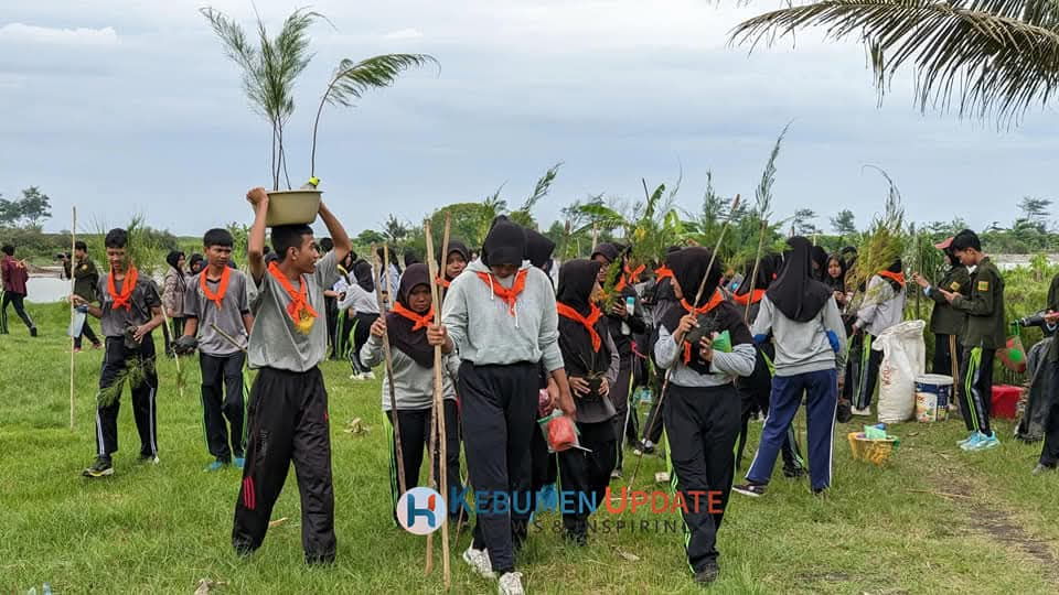 Gaspala SMAN 2 Kebumen Kembali Hijaukan Kawasan Pesisir