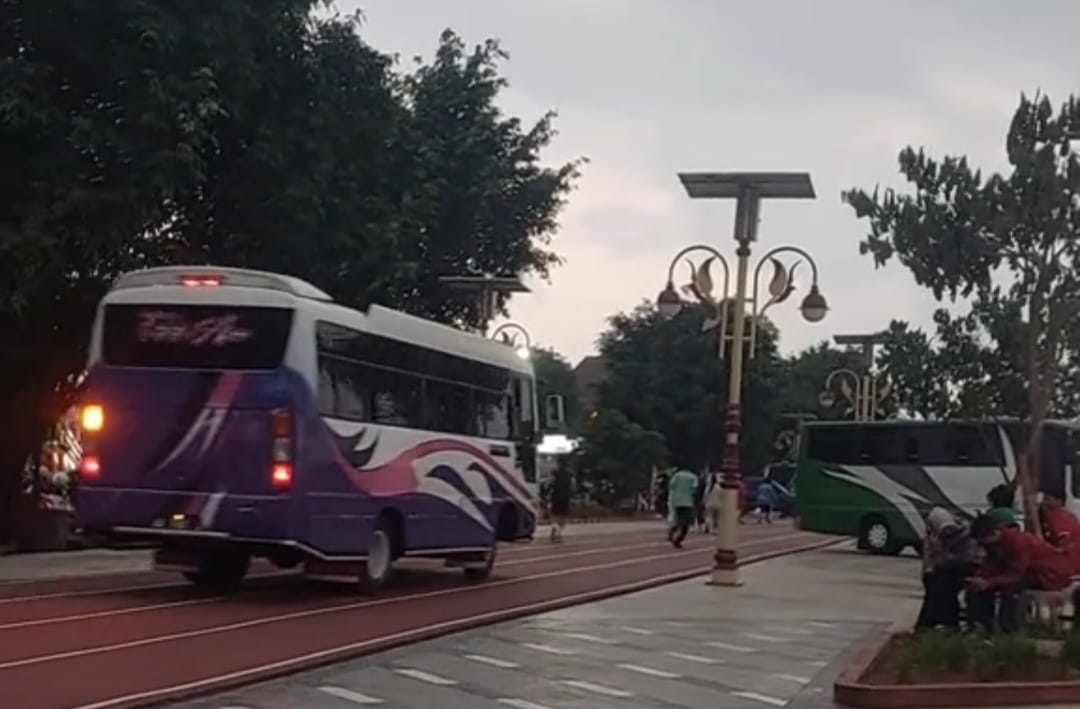 Ini Tanggapan Pemkab Kebumen Setelah Viralnya Bus Masuk Jogging Track Alun-alun