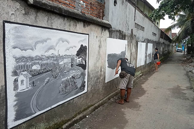 Melestarikan Sejarah Prembun Melalui Komik Dinding